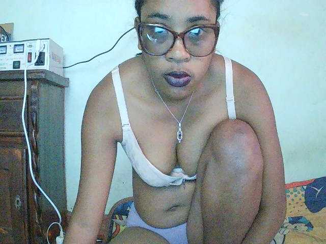 TriciaBella live cam on BongaCams