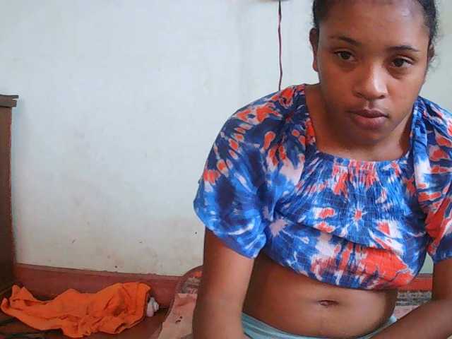 TriciaBella's BongaCams show and profile