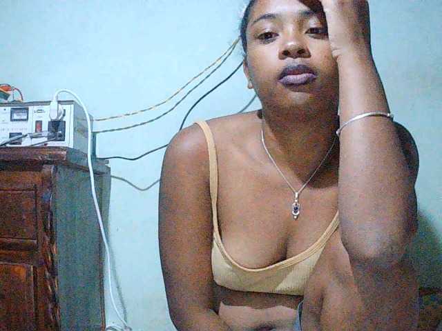 TriciaBella live cam on BongaCams