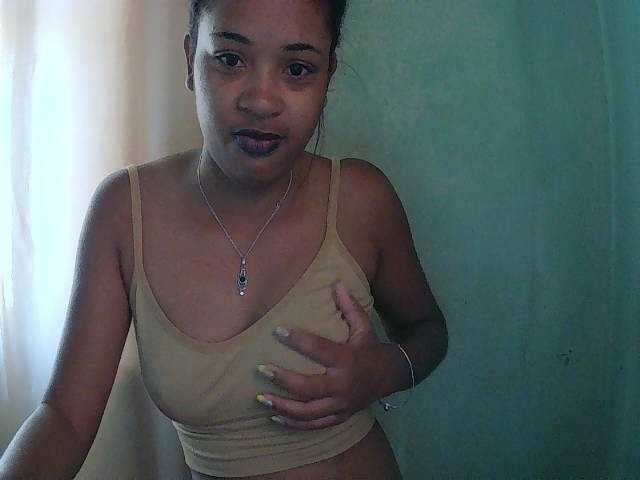TriciaBella live cam on BongaCams