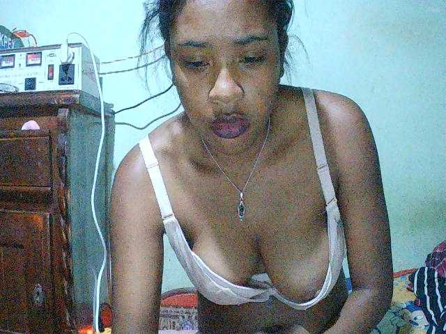 TriciaBella live cam on BongaCams