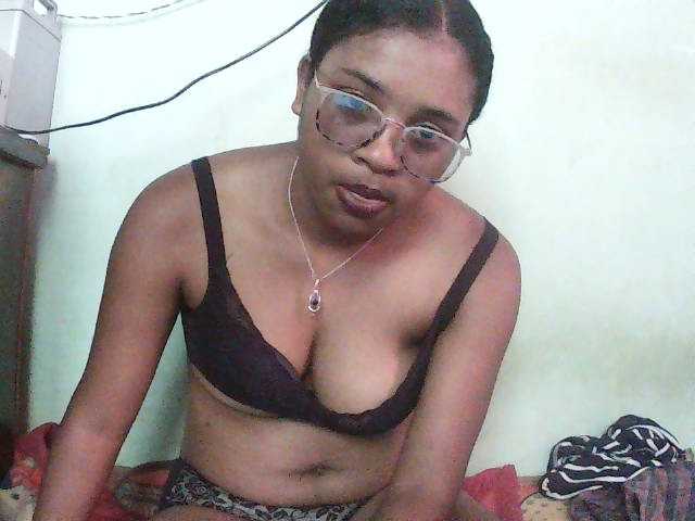 TriciaBella live cam on BongaCams