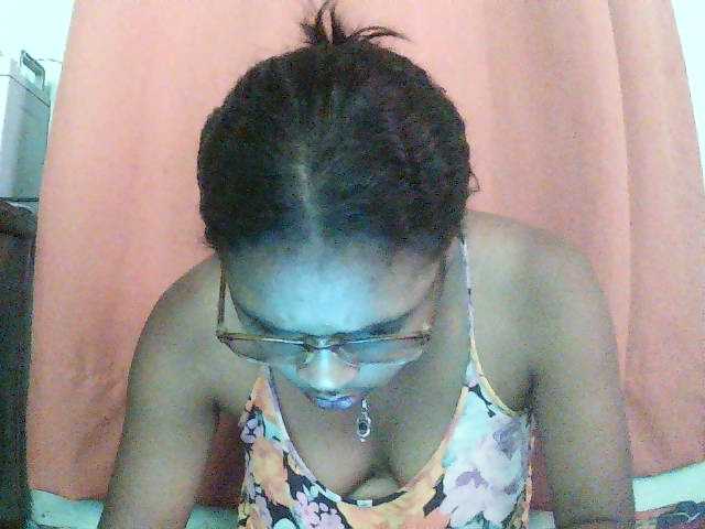 TriciaBella live cam on BongaCams