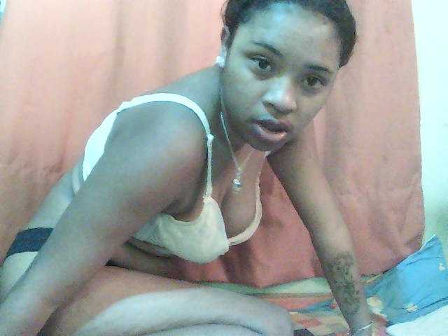 TriciaBella live cam preview