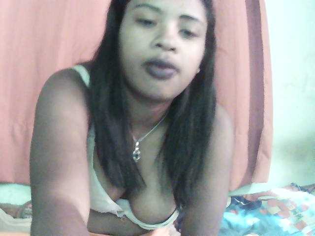 TriciaBella live cam on BongaCams