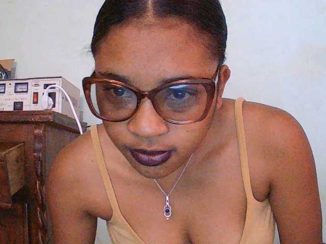 TriciaBella live cam on BongaCams