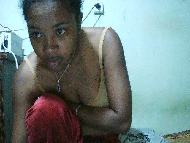 TriciaBella live cam on BongaCams