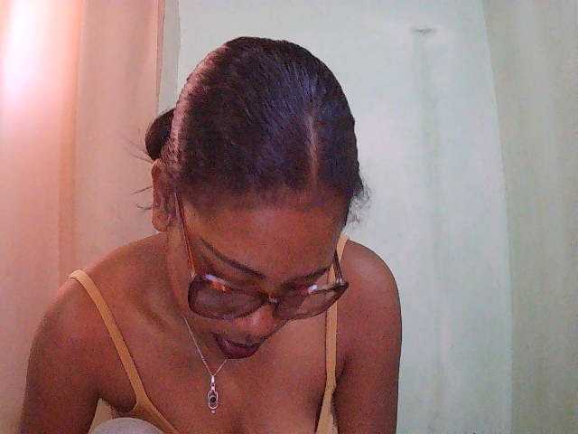 TriciaBella live cam on BongaCams