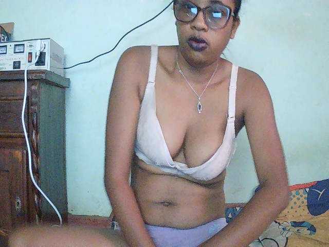 TriciaBella live cam on BongaCams