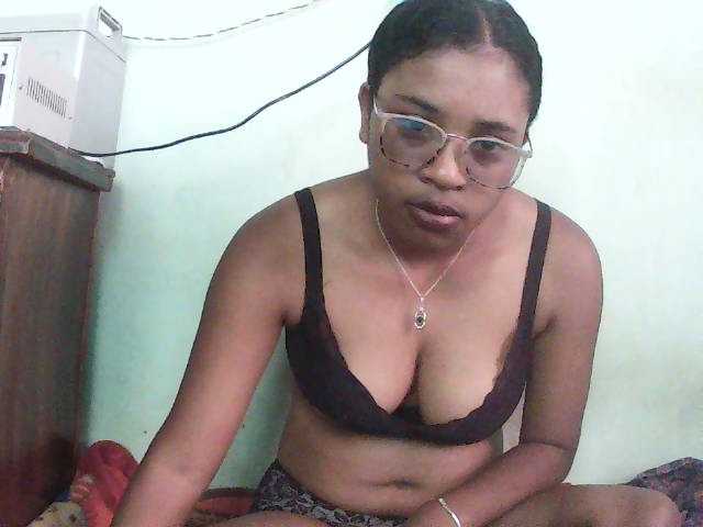 TriciaBella live cam on BongaCams