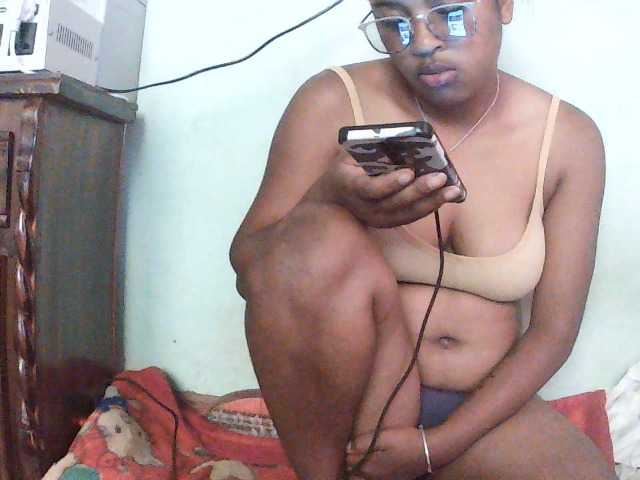 TriciaBella, en directo ahora en BongaCams