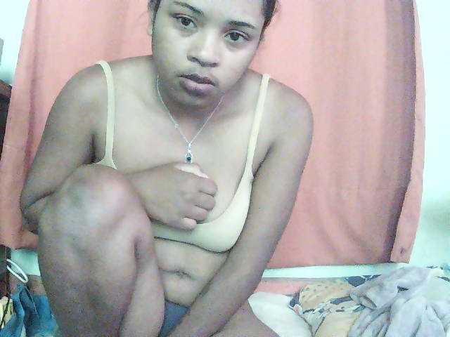 TriciaBella live cam on BongaCams