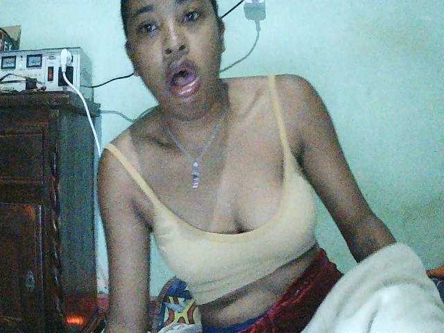 TriciaBella live cam on BongaCams