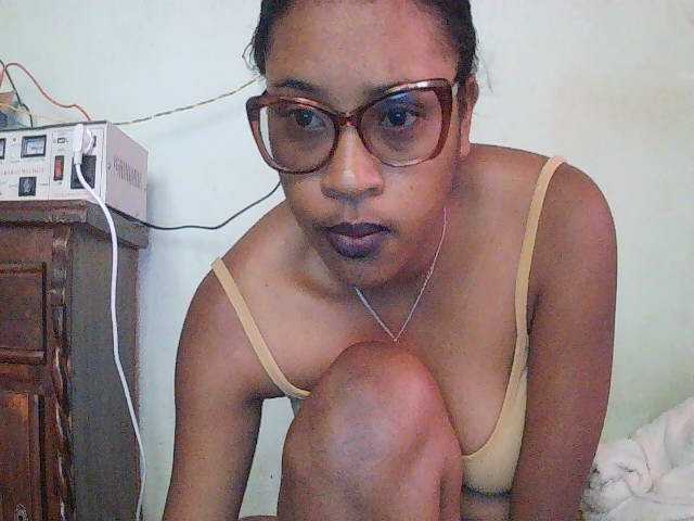 TriciaBella live cam on BongaCams