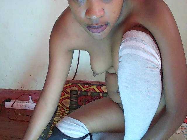 TriciaBella's BongaCams show and profile