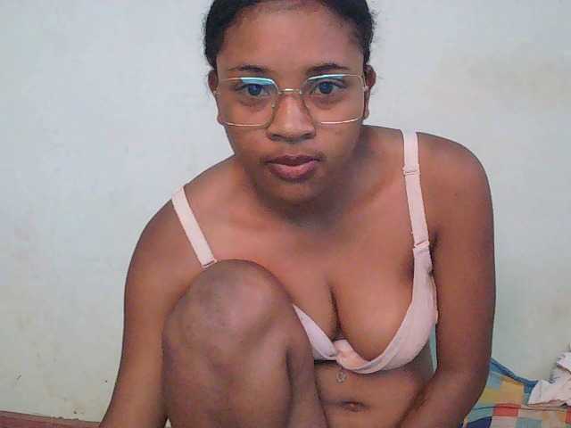 TriciaBella's BongaCams show and profile