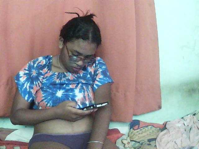 TriciaBella live cam on BongaCams