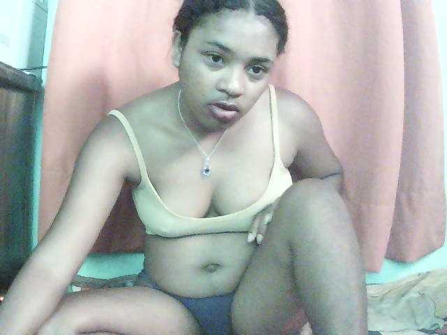 TriciaBella live cam on BongaCams