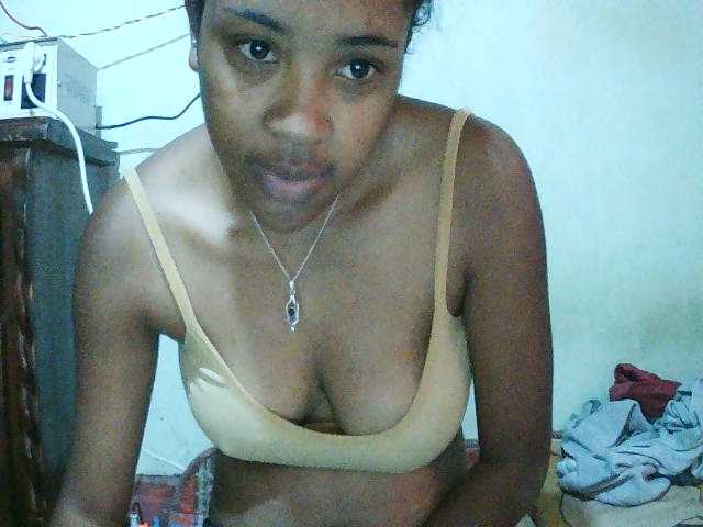 TriciaBella live cam on BongaCams
