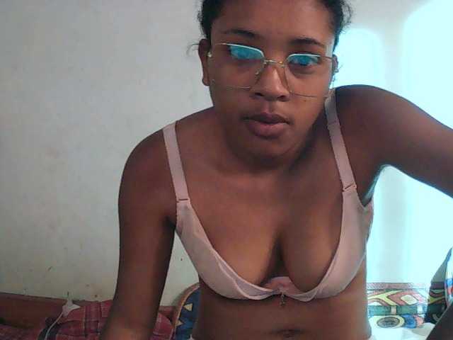 TriciaBella's BongaCams show and profile