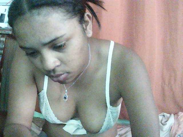 TriciaBella — live female cam