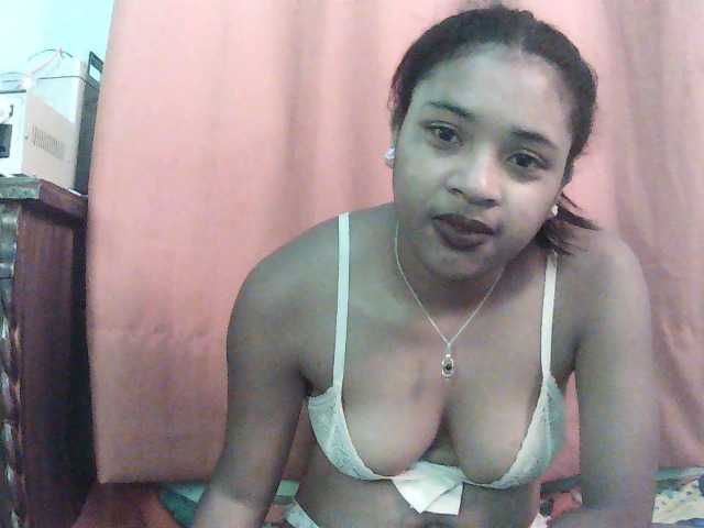 TriciaBella live cam on BongaCams