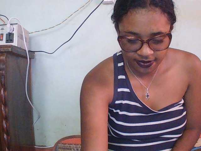 TriciaBella live webcam show