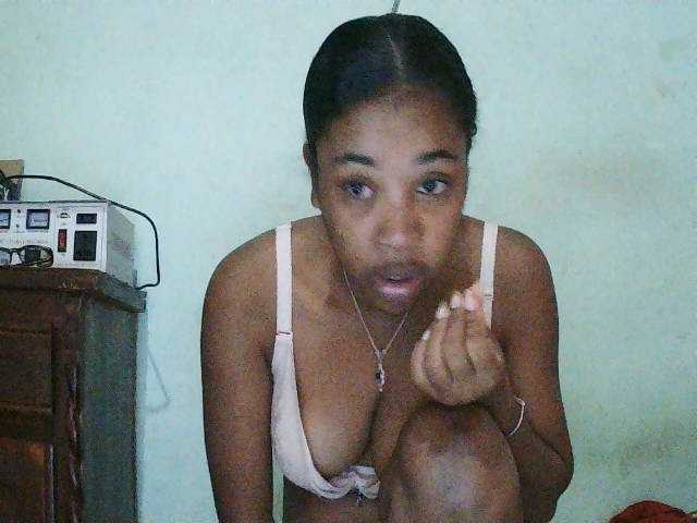 TriciaBella live cam on BongaCams