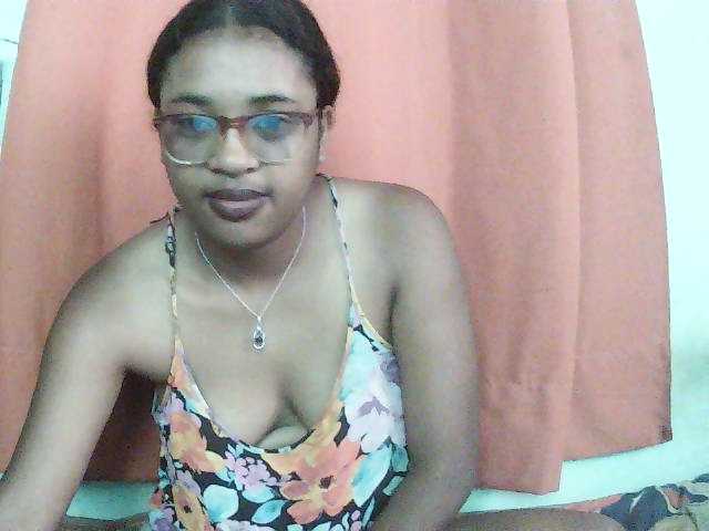 TriciaBella live cam on BongaCams