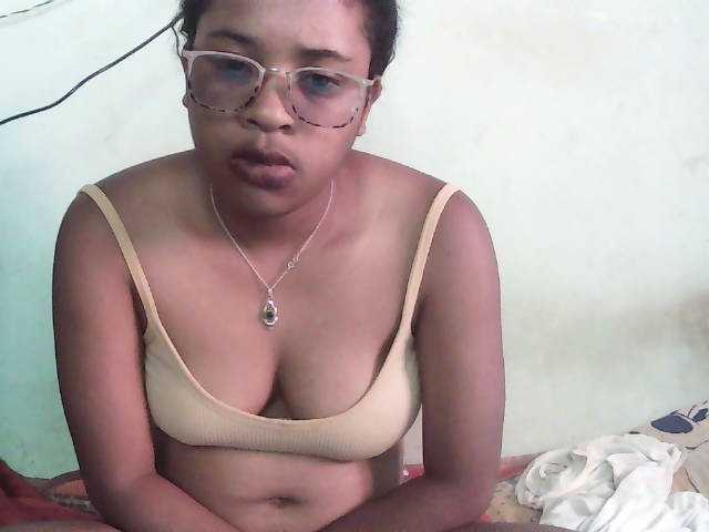 TriciaBella, en directo ahora en BongaCams