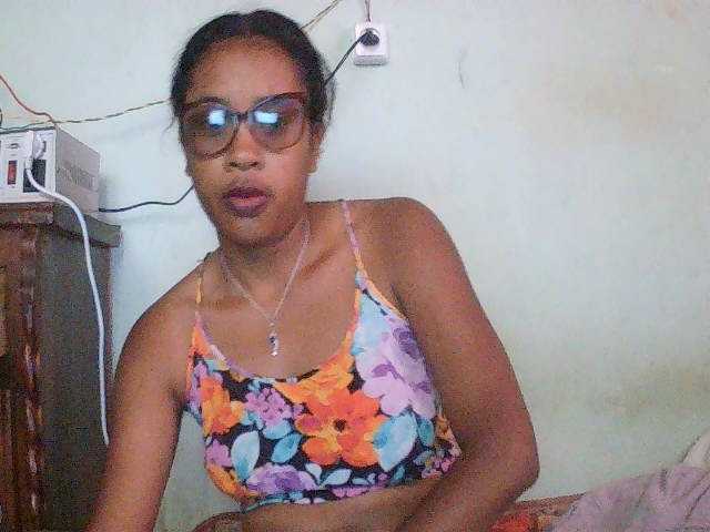 TriciaBella live cam on BongaCams