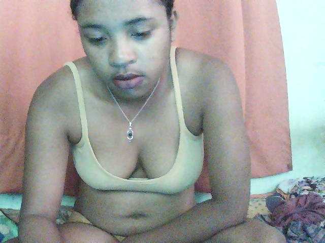 TriciaBella live cam on BongaCams