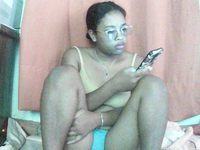 TriciaBella live cam on BongaCams