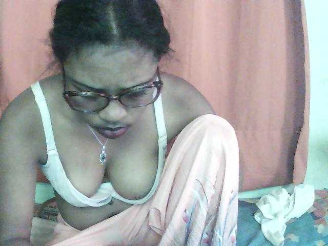 TriciaBella live cam on BongaCams