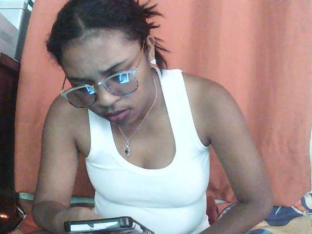 TriciaBella live cam on BongaCams