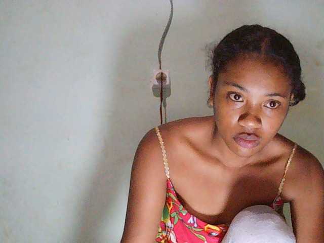 TriciaBella's BongaCams show and profile