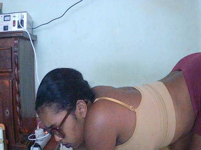 TriciaBella live cam on BongaCams