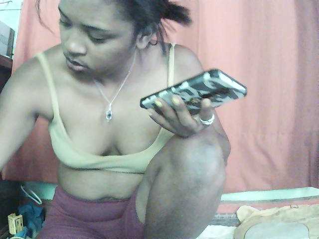 TriciaBella live cam on BongaCams