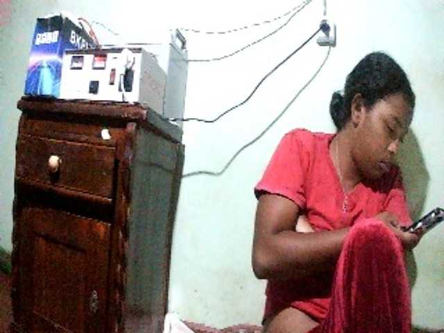 TriciaBella live cam preview