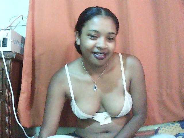 TriciaBella live cam on BongaCams