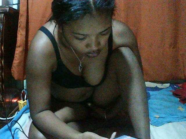 TriciaBella live cam on BongaCams