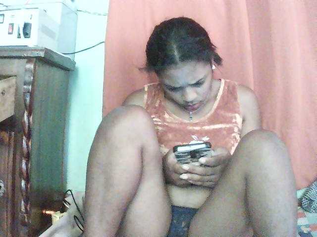 TriciaBella live cam preview