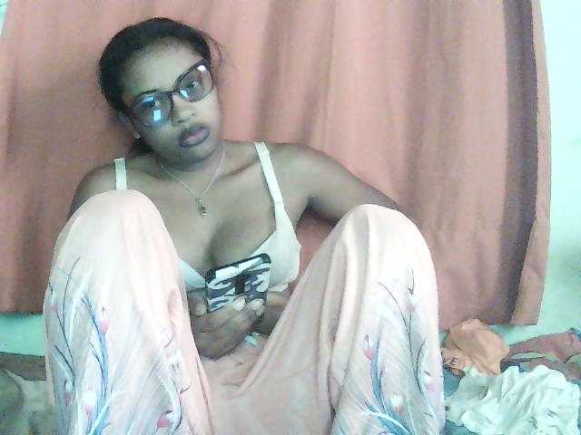 TriciaBella live cam on BongaCams
