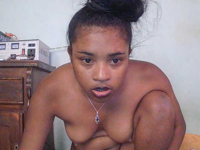 TriciaBella live cam on BongaCams