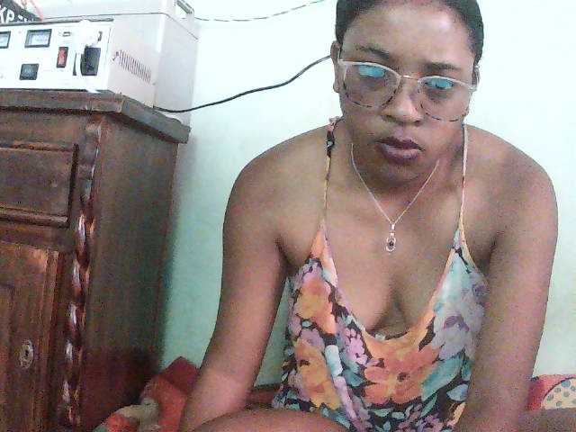 TriciaBella live cam on BongaCams