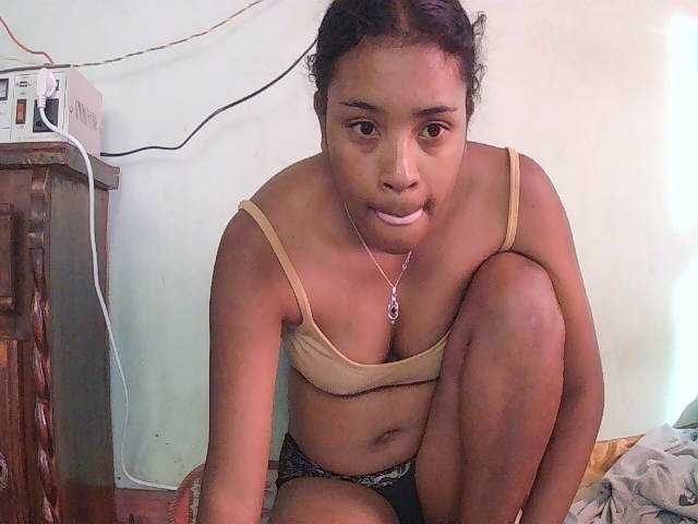 TriciaBella live cam on BongaCams
