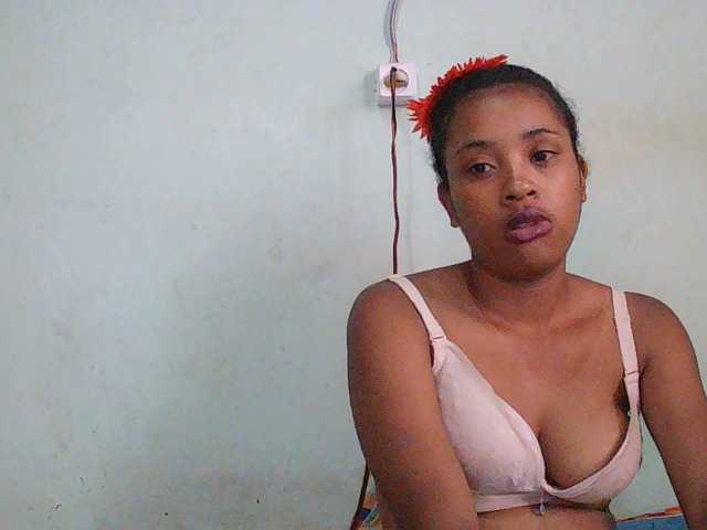 TriciaBella's BongaCams show and profile