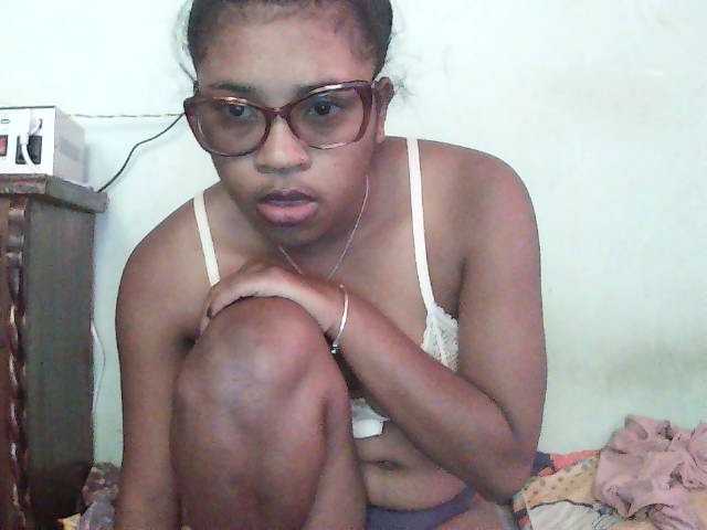 TriciaBella live cam on BongaCams