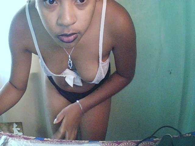 TriciaBella live cam on BongaCams