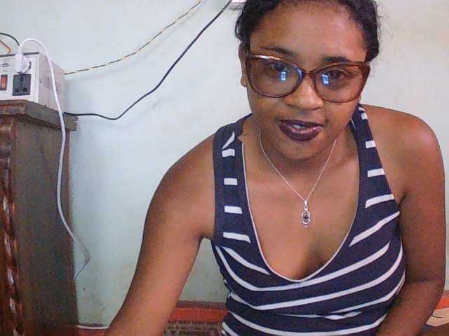 TriciaBella live webcam show